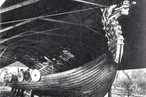 Bilde av Viking plassert i et skur i Chicago